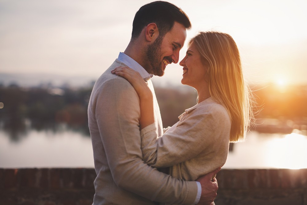 Partnerzusammenführung: Foto: © NDABCREATIVITY / AdobeStock / #145729398